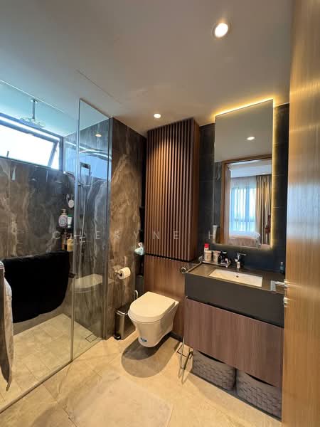 Midwood, 10 Hillview Rise, 4 Bedrooms, 1,249 sqft, Condominium For Sale, by Cheryne Hoo, 500106539 - Bathroom - PropertyGuru.com.sg