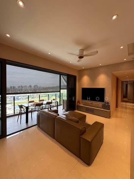 Midwood, 10 Hillview Rise, 4 Bedrooms, 1,249 sqft, Condominium For Sale, by Cheryne Hoo, 500106539 - Living Room - PropertyGuru.com.sg