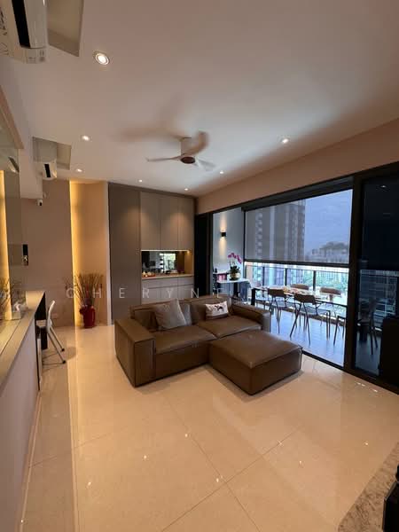 Midwood, 10 Hillview Rise, 4 Bedrooms, 1,249 sqft, Condominium For Sale, by Cheryne Hoo, 500106539 - Living Room - PropertyGuru.com.sg