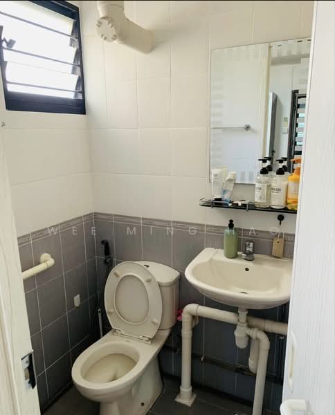 129 Bedok North Street 2, 129 Bedok North Street 2, 2 Bedrooms, 721 sqft, HDB Flat For Rent, by Wee Ming Hao, 500106568 - Bathroom - PropertyGuru.com.sg