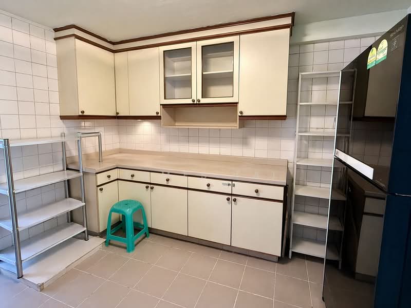 162 Yung Ping Road, 162 Yung Ping Road, 4 Bedrooms, 1,572 sqft, HDB Flat For Sale, by James Tai, 500106570 - Kitchen - PropertyGuru.com.sg