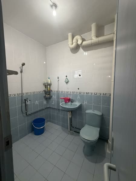 724 Yishun Street 71, 724 Yishun Street 71, 3 Bedrooms, 1,570 sqft, HDB Flat For Sale, by Nina Marjinah Sairi, 500106572 - Bathroom - PropertyGuru.com.sg