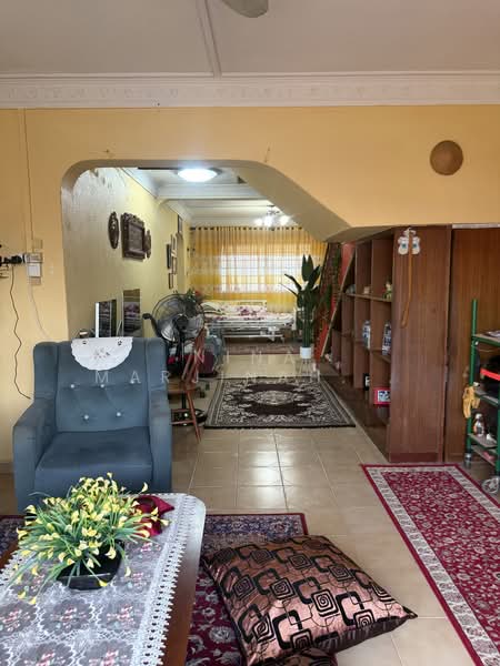 724 Yishun Street 71, 724 Yishun Street 71, 3 Bedrooms, 1,570 sqft, HDB Flat For Sale, by Nina Marjinah Sairi, 500106572 - Living Room - PropertyGuru.com.sg