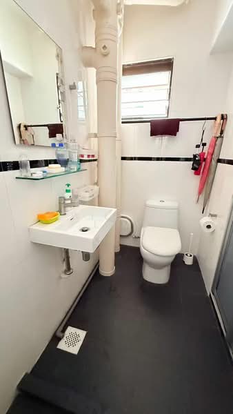 684C Choa Chu Kang Crescent, 684C Choa Chu Kang Crescent, 3 Bedrooms, 969 sqft, HDB Flat For Rent, by Willie Lim, 500106575 - Bathroom - PropertyGuru.com.sg
