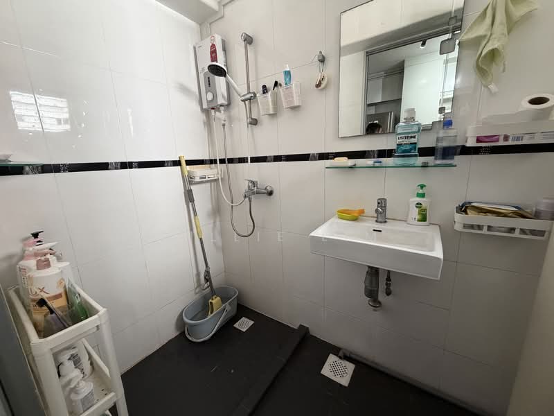 684C Choa Chu Kang Crescent, 684C Choa Chu Kang Crescent, 3 Bedrooms, 969 sqft, HDB Flat For Rent, by Willie Lim, 500106575 - Bathroom - PropertyGuru.com.sg