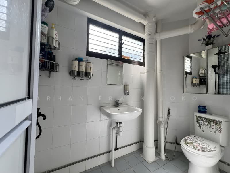 263 Jurong East Street 24, 263 Jurong East Street 24, 3 Bedrooms, 1,302 sqft, HDB Flat For Sale, by Farhan Erwin Joko, 500106581 - Bathroom - PropertyGuru.com.sg
