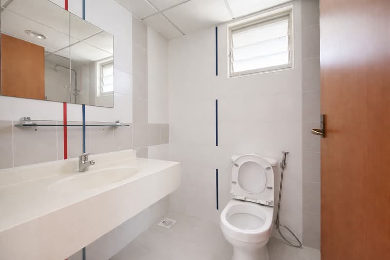 303C Punggol Central, 303C Punggol Central, 3 Bedrooms, 1,001 sqft, HDB Flat For Sale, by Travis Ng, 500106599 - Bathroom - PropertyGuru.com.sg