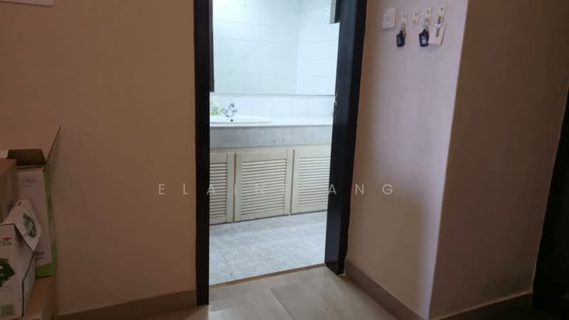 Yong An Park, 325 River Valley Road, 5 Bedrooms, 3,110 sqft, Condominium For Rent, by Elaine Ang, 500106600 - powder room - PropertyGuru.com.sg