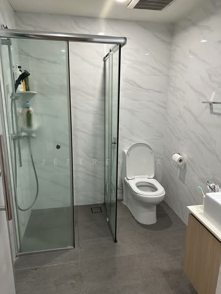 Ridgewood Condominium, 1 Ridgewood Close, 3 Bedrooms, 1,367 sqft, Condominium For Sale, by Jeffrey Tay, 500106601 - Bathroom - PropertyGuru.com.sg