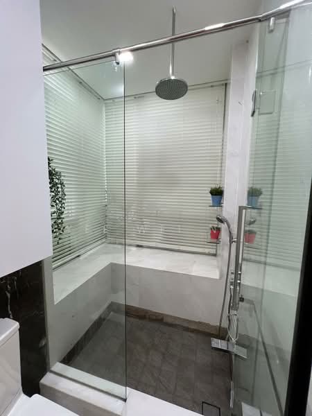Floridian, 977 Bukit Timah Road, 2 Bedrooms, 904 sqft, Condominium For Sale, by Yee Wei Ng, 500106625 - Bathroom - PropertyGuru.com.sg