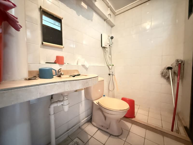 680 Woodlands Avenue 6, 680 Woodlands Avenue 6, 3 Bedrooms, 1,098 sqft, HDB Flat For Sale, by Nancy See, 500106626 - Bathroom - PropertyGuru.com.sg