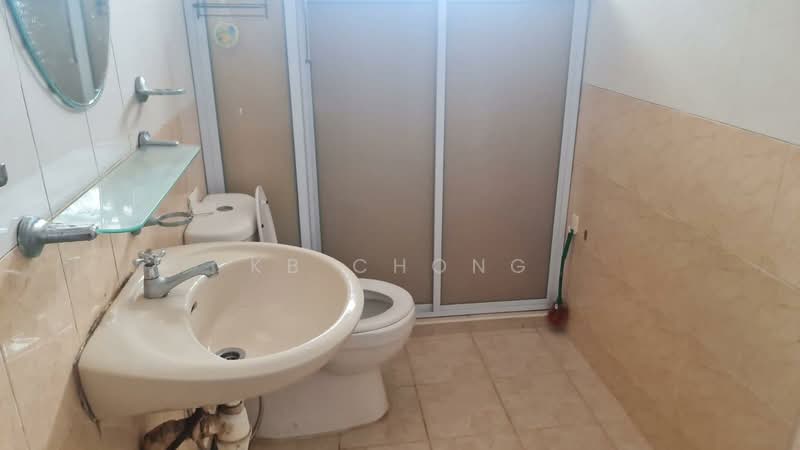 708 Jurong West Street 71, 708 Jurong West Street 71, 5 Bedrooms, 1,550 sqft, HDB Flat For Rent, by KB Chong, 500106628 - Bathroom - PropertyGuru.com.sg