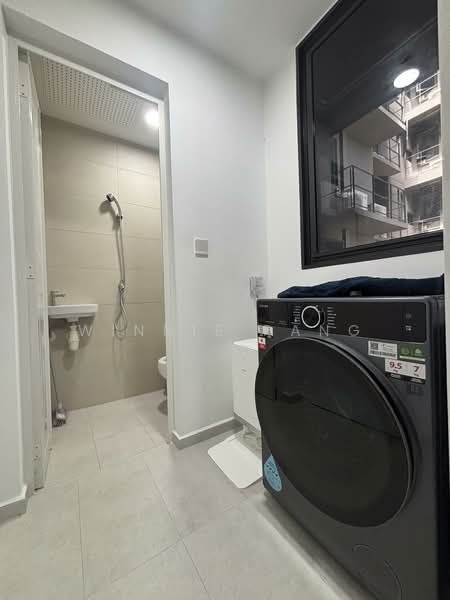 Copen Grand, Tengah Garden Walk, Room Rental, 112 sqft, Executive Condominium For Rent, by Winnie Pang, 500106630 - Bathroom - PropertyGuru.com.sg