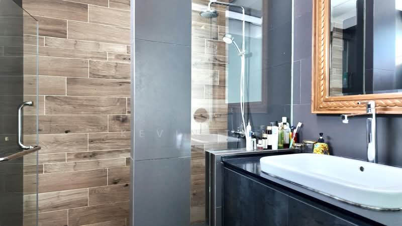 ⭐️⭐️LANDED7772@1km Tao Nan 3 Storey Renovated Corner Terrace, , 4 Bedrooms, 3,400 sqft, Corner Terrace For Sale, by Kevin Tan, 500106655 - Bathroom - PropertyGuru.com.sg