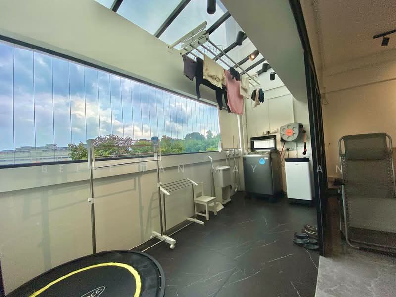 512 Bukit Batok Street 52, 512 Bukit Batok Street 52, 3 Bedrooms, 1,572 sqft, HDB Flat For Rent, by Belle Tan May Sian, 500106656 - Balcony - PropertyGuru.com.sg