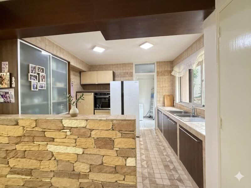 Pepys Hill Condo, 19 Pepys Road, 4 Bedrooms, 1,711 sqft, Condominium For Rent, by Veann Lee 李慧瑜, 500106659 - Kitchen - PropertyGuru.com.sg