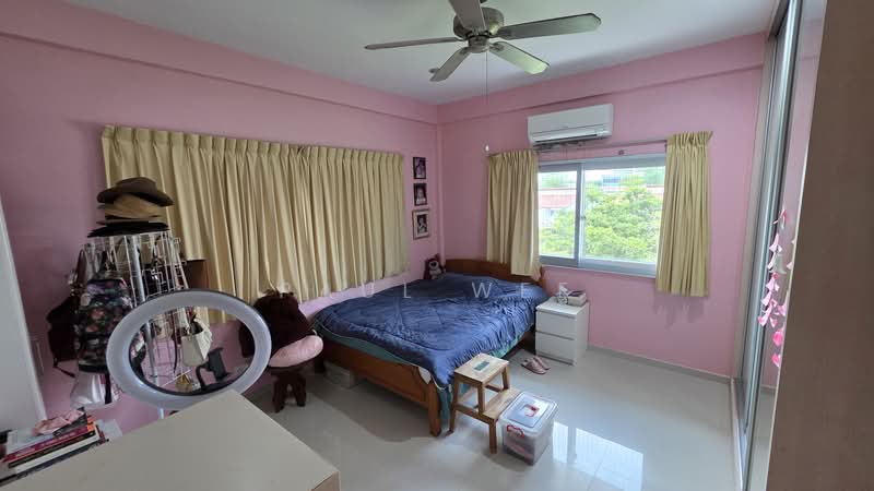 View to appreciate! Beautiful Freehold Walk Up - Upper East Coast, , 3 Bedrooms, 1,244 sqft, Walk-up Apartment For Sale, by Paul Wee, 500106660 - Bedroom - PropertyGuru.com.sg