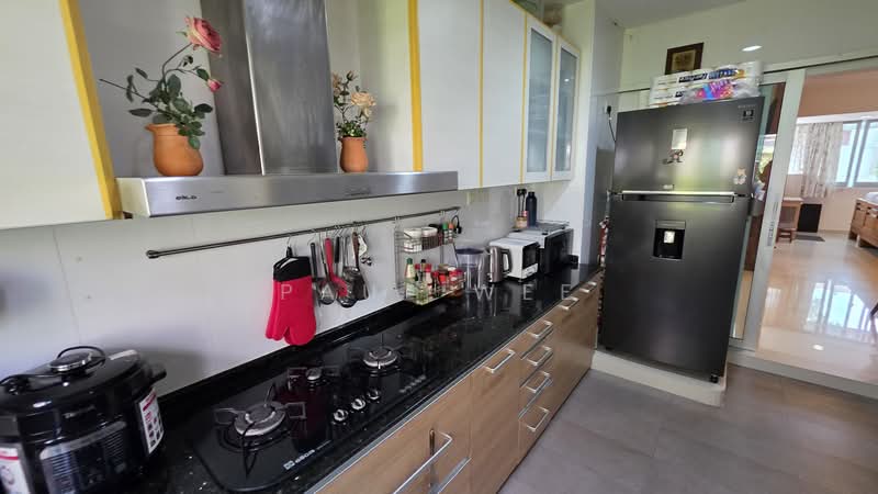 View to appreciate! Beautiful Freehold Walk Up - Upper East Coast, , 3 Bedrooms, 1,244 sqft, Walk-up Apartment For Sale, by Paul Wee, 500106660 - Kitchen - PropertyGuru.com.sg