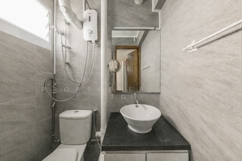 5 Delta Avenue, 5 Delta Avenue, 3 Bedrooms, 990 sqft, HDB Flat For Sale, by Don Png, 500106667 - Bathroom - PropertyGuru.com.sg