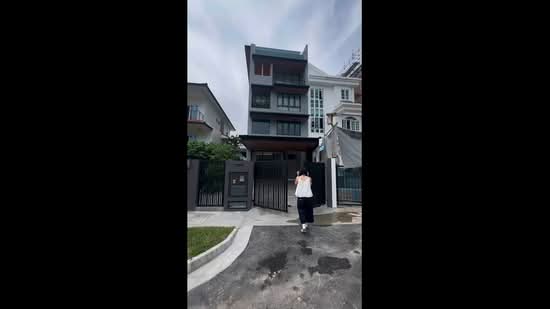 82 Fernhill close, , 7 Bedrooms, 5,642 sqft, Semi-Detached House For Sale, by Brenda Gwee, 500106669 - PropertyGuru.com.sg