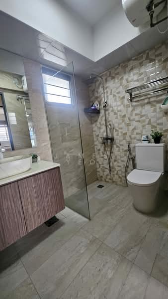 572B Woodlands Avenue 1, 572B Woodlands Avenue 1, 3 Bedrooms, 1,216 sqft, HDB Flat For Sale, by James Yeo, 500106681 - Bathroom - PropertyGuru.com.sg