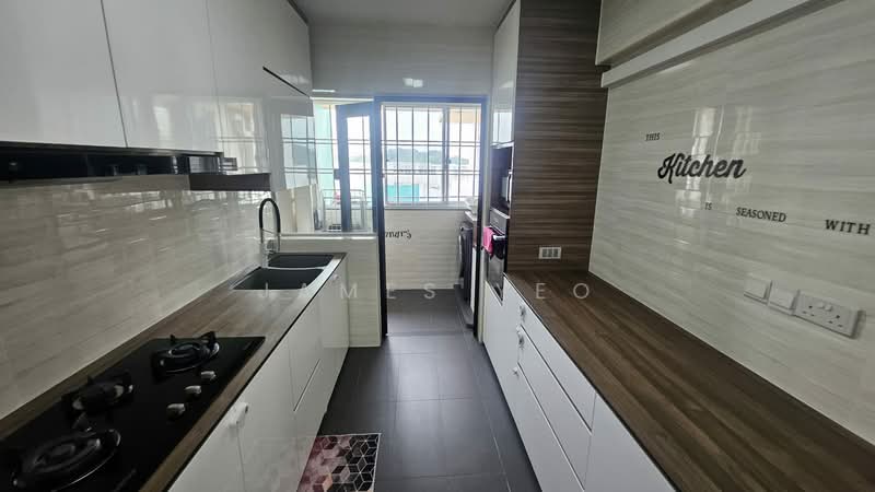 572B Woodlands Avenue 1, 572B Woodlands Avenue 1, 3 Bedrooms, 1,216 sqft, HDB Flat For Sale, by James Yeo, 500106681 - Kitchen - PropertyGuru.com.sg
