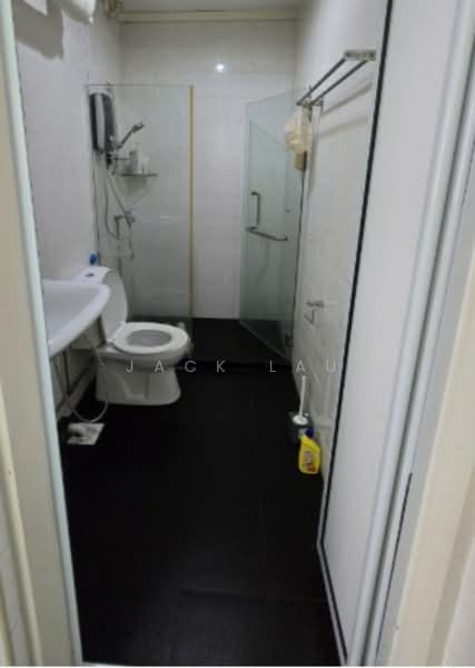 281 Toh Guan Road, 281 Toh Guan Road, 3 Bedrooms, 1,300 sqft, HDB Flat For Rent, by Jack Lau, 500106682 - Bathroom - PropertyGuru.com.sg