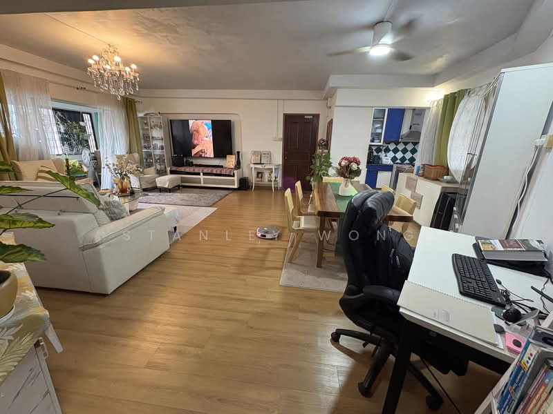 309 Jurong East Street 32, 309 Jurong East Street 32, 3 Bedrooms, 1,463 sqft, HDB Flat For Sale, by Stanley Wong, 500106696 - Living Room - PropertyGuru.com.sg