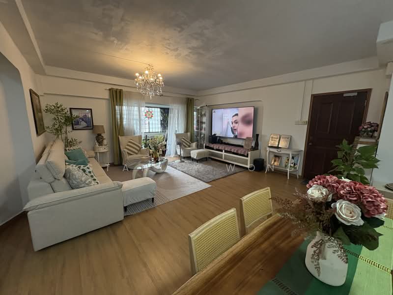 309 Jurong East Street 32, 309 Jurong East Street 32, 3 Bedrooms, 1,463 sqft, HDB Flat For Sale, by Stanley Wong, 500106696 - Living Room - PropertyGuru.com.sg