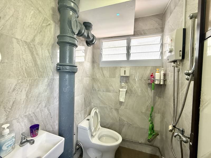 630 Ang Mo Kio Avenue 4, 630 Ang Mo Kio Avenue 4, 2 Bedrooms, 882 sqft, HDB Flat For Sale, by Sue-Anne Ee, 500106697 - Bathroom - PropertyGuru.com.sg