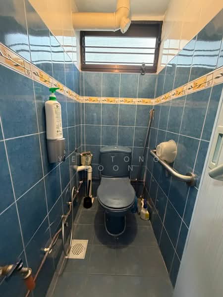 10 Haig Road, 10 Haig Road, 2 Bedrooms, 699 sqft, HDB Flat For Sale, by Yeo Tong Boon, 500106712 - Bathroom - PropertyGuru.com.sg