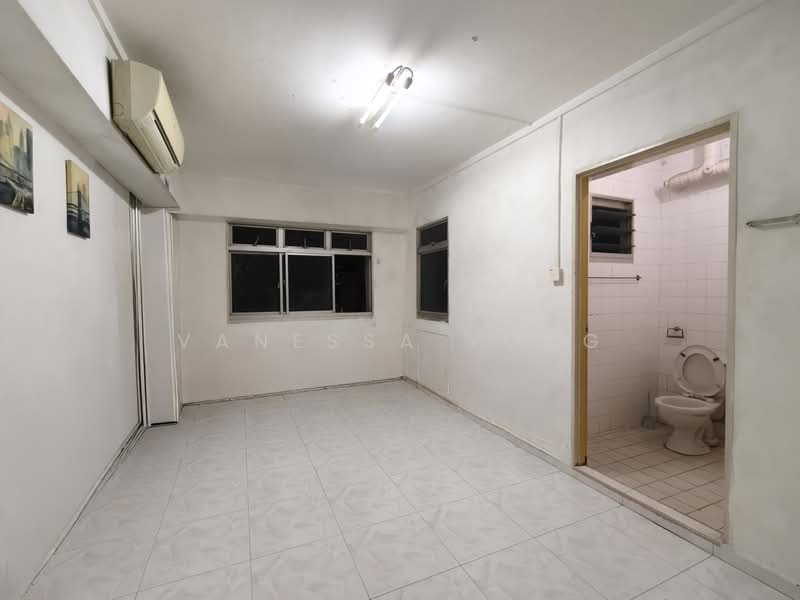 302 Canberra Road, 302 Canberra Road, 3 Bedrooms, 979 sqft, HDB Flat For Sale, by Vanessa Yong, 500106713 - Bathroom - PropertyGuru.com.sg