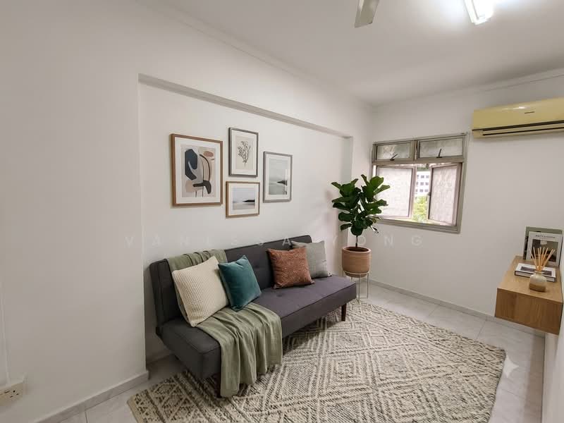 302 Canberra Road, 302 Canberra Road, 3 Bedrooms, 979 sqft, HDB Flat For Sale, by Vanessa Yong, 500106713 - Living Room - PropertyGuru.com.sg