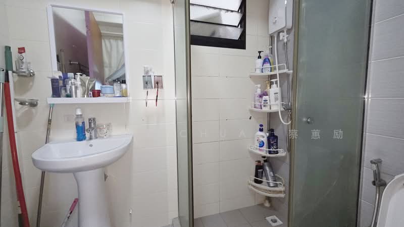 809B Choa Chu Kang Avenue 1, 809B Choa Chu Kang Avenue 1, 3 Bedrooms, 990 sqft, HDB Flat For Sale, by Joanne Chua  蔡蕙励, 500106728 - Bathroom - PropertyGuru.com.sg