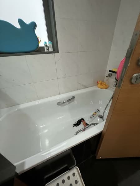 The Waterina, 51 Lorong 40 Geylang, 3 Bedrooms, 1,378 sqft, Condominium For Rent, by Juliana Ang, 500106730 - Bathroom - PropertyGuru.com.sg