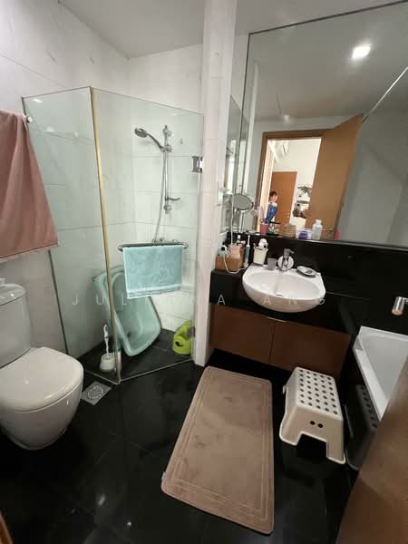 The Waterina, 51 Lorong 40 Geylang, 3 Bedrooms, 1,378 sqft, Condominium For Rent, by Juliana Ang, 500106730 - Bathroom - PropertyGuru.com.sg