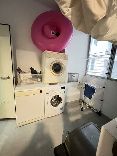 The Waterina, 51 Lorong 40 Geylang, 3 Bedrooms, 1,378 sqft, Condominium For Rent, by Juliana Ang, 500106730 - Interior - PropertyGuru.com.sg