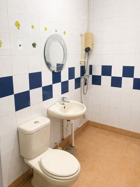 910 Tampines Street 91, 910 Tampines Street 91, 3 Bedrooms, 1,119 sqft, HDB Flat For Sale, by Delvin Ong, 500106732 - Bathroom - PropertyGuru.com.sg