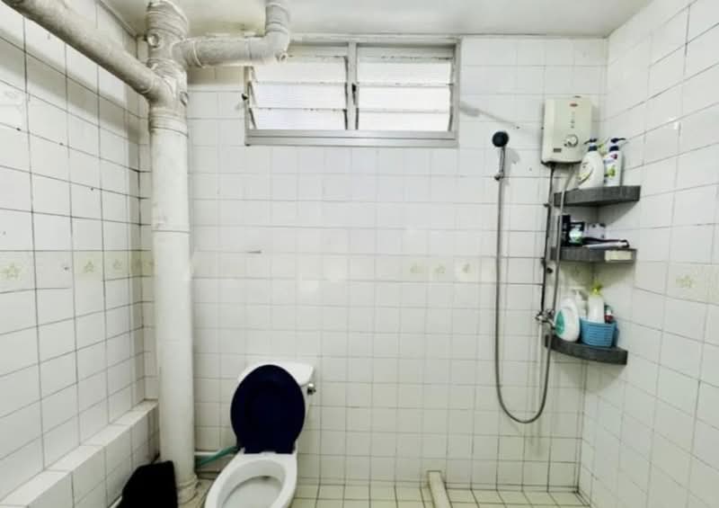 80 Lorong 4 Toa Payoh, 80 Lorong 4 Toa Payoh, 3 Bedrooms, 1,119 sqft, HDB Flat For Sale, by Roy Liang, 500106734 - Bathroom - PropertyGuru.com.sg