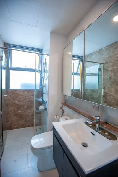 Eight Courtyards, 18B Canberra Drive, 3 Bedrooms, 958 sqft, Condominium For Sale, by Zane Soo 苏昱能, 500106735 - Common Bathroom - PropertyGuru.com.sg