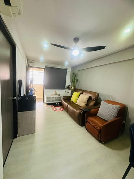 264 Waterloo Street, 264 Waterloo Street, 2 Bedrooms, 646 sqft, HDB Flat For Sale, by Reshma Arora, 500106742 - Living Room - PropertyGuru.com.sg