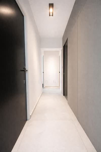 305B Punggol Road, 305B Punggol Road, 3 Bedrooms, 1,001 sqft, HDB Flat For Sale, by Theone ., 500106748 - Corridor - PropertyGuru.com.sg