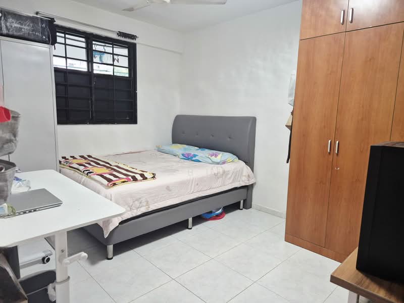 215 Boon Lay Place, 215 Boon Lay Place, 2 Bedrooms, 709 sqft, HDB Flat For Sale, by Babu ., 500106749 - Bedroom - PropertyGuru.com.sg