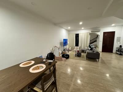 For Rent - Chuan Walk