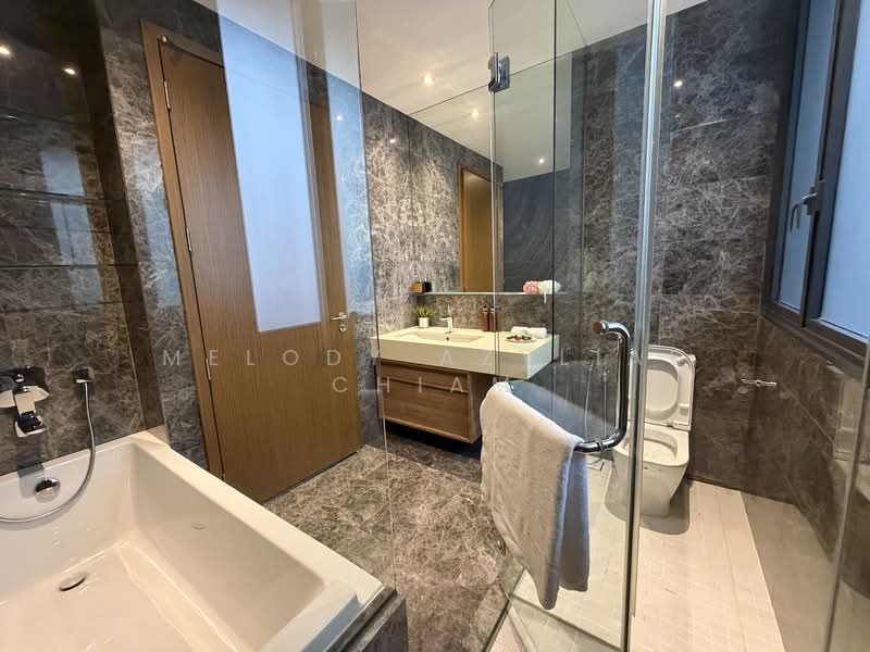 Alana, 192 Sunrise Terrace, 4 Bedrooms, 3,122 sqft, Terraced House For Sale, by Melody Azyliae Chiam, 500106772 - Bathroom - PropertyGuru.com.sg