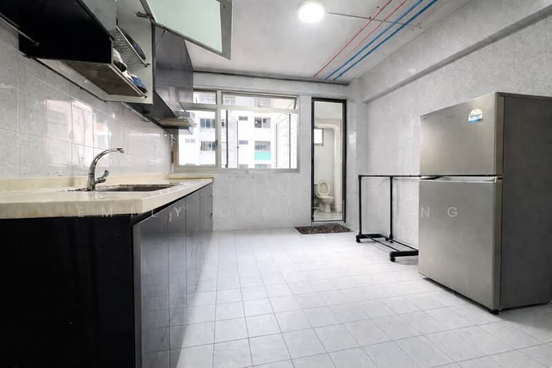 866 Yishun Street 81, 866 Yishun Street 81, 3 Bedrooms, 1,119 sqft, HDB Flat For Sale, by Emily Lim Zi Ling, 500106779 - Kitchen - PropertyGuru.com.sg