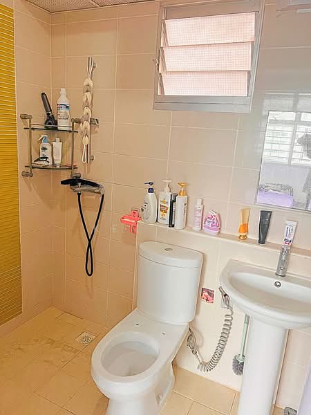 431C Yishun Avenue 1, 431C Yishun Avenue 1, 2 Bedrooms, 720 sqft, HDB Flat For Sale, by Ken Pek, 500106788 - Bathroom - PropertyGuru.com.sg
