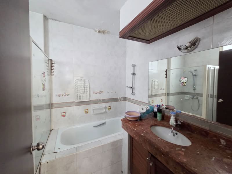 Northvale, 73 Choa Chu Kang Loop, 2 Bedrooms, 1,087 sqft, Condominium For Sale, by Leon Wong, 500106795 - Bathroom - PropertyGuru.com.sg