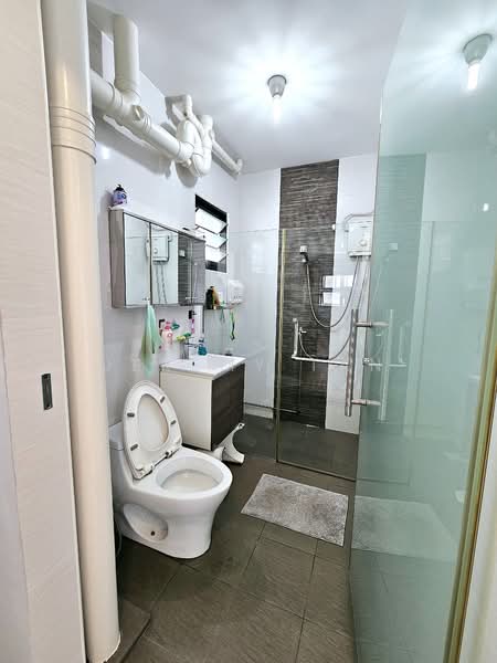 653B Jurong West Street 61, 653B Jurong West Street 61, 3 Bedrooms, 1,195 sqft, HDB Flat For Rent, by Jeremy Tan, 500106803 - Master Bathroom - PropertyGuru.com.sg