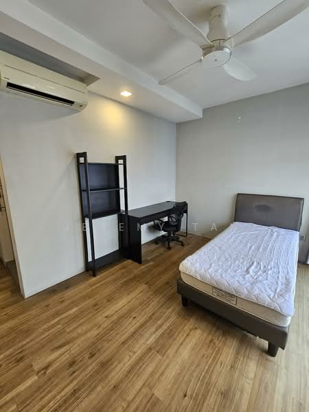 653B Jurong West Street 61, 653B Jurong West Street 61, 3 Bedrooms, 1,195 sqft, HDB Flat For Rent, by Jeremy Tan, 500106803 - Master Bedroom - PropertyGuru.com.sg